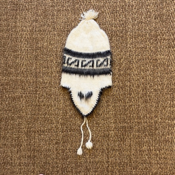 Handmade Andean Chullo Alpaca Wool - Picture 4 of 8